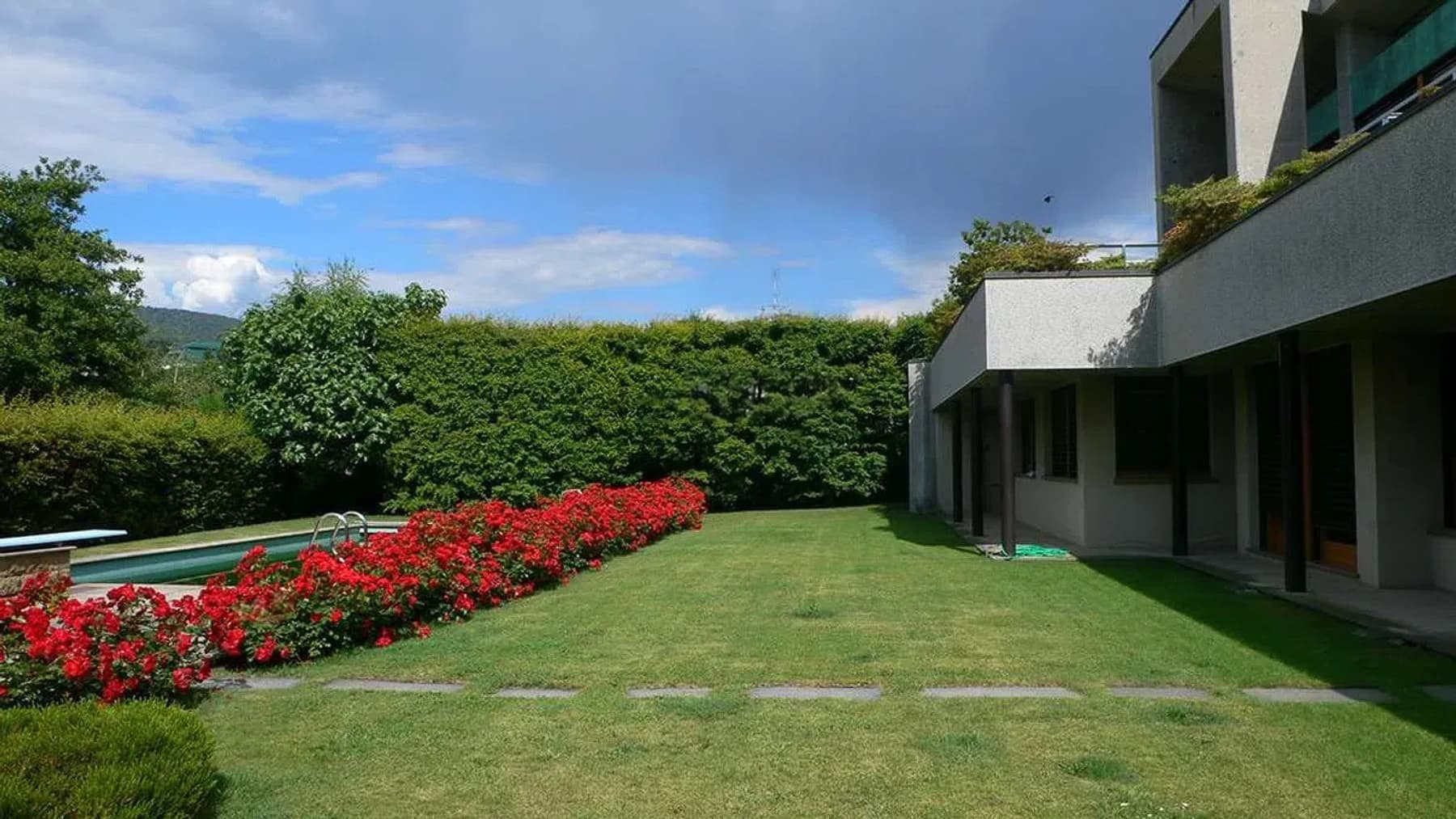 Villa con Piscina e Giardino a Lipomo