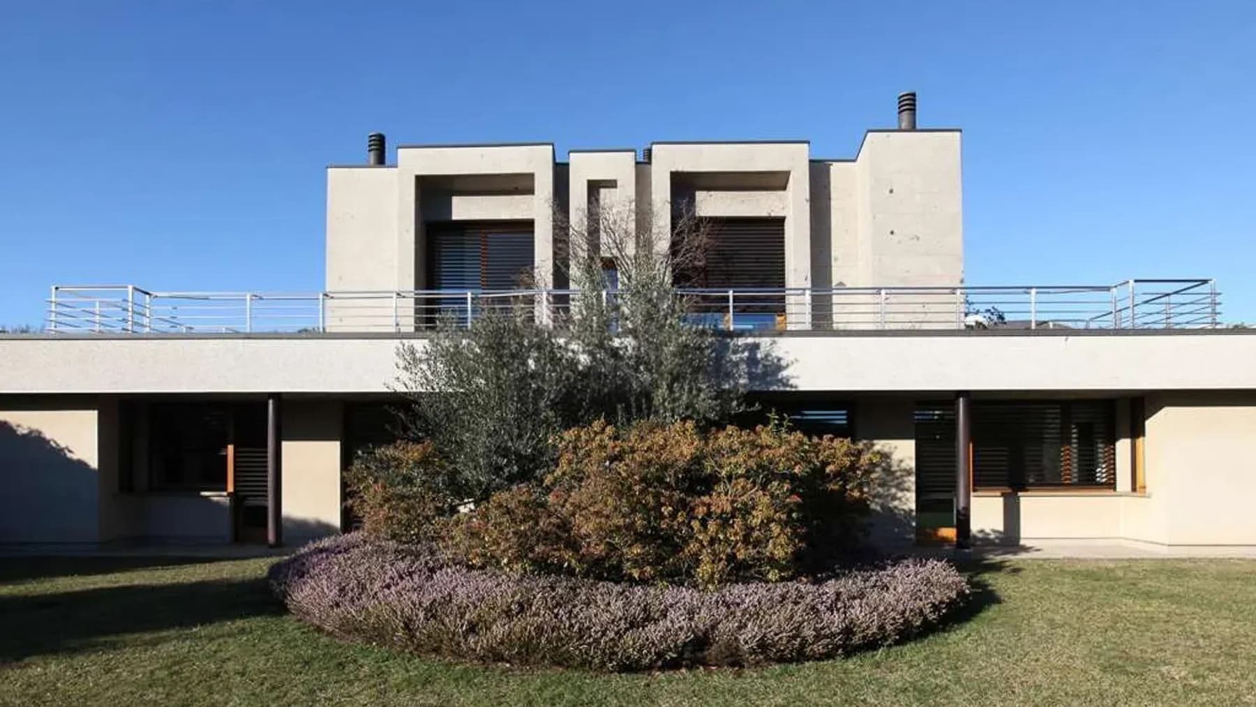 Villa con Piscina e Giardino a Lipomo