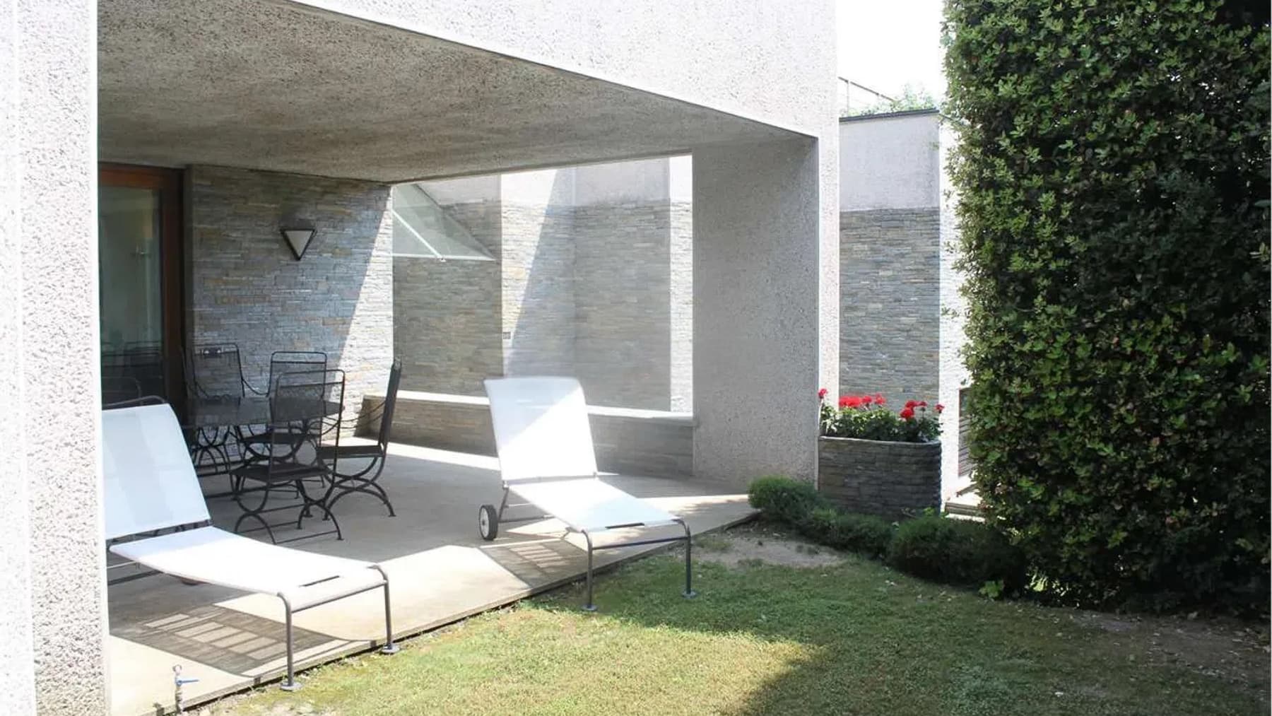 Villa con Piscina e Giardino a Lipomo
