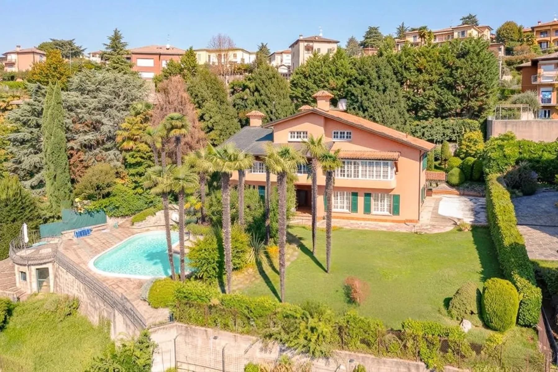 Villa con piscina e panorama sul Lago di Como