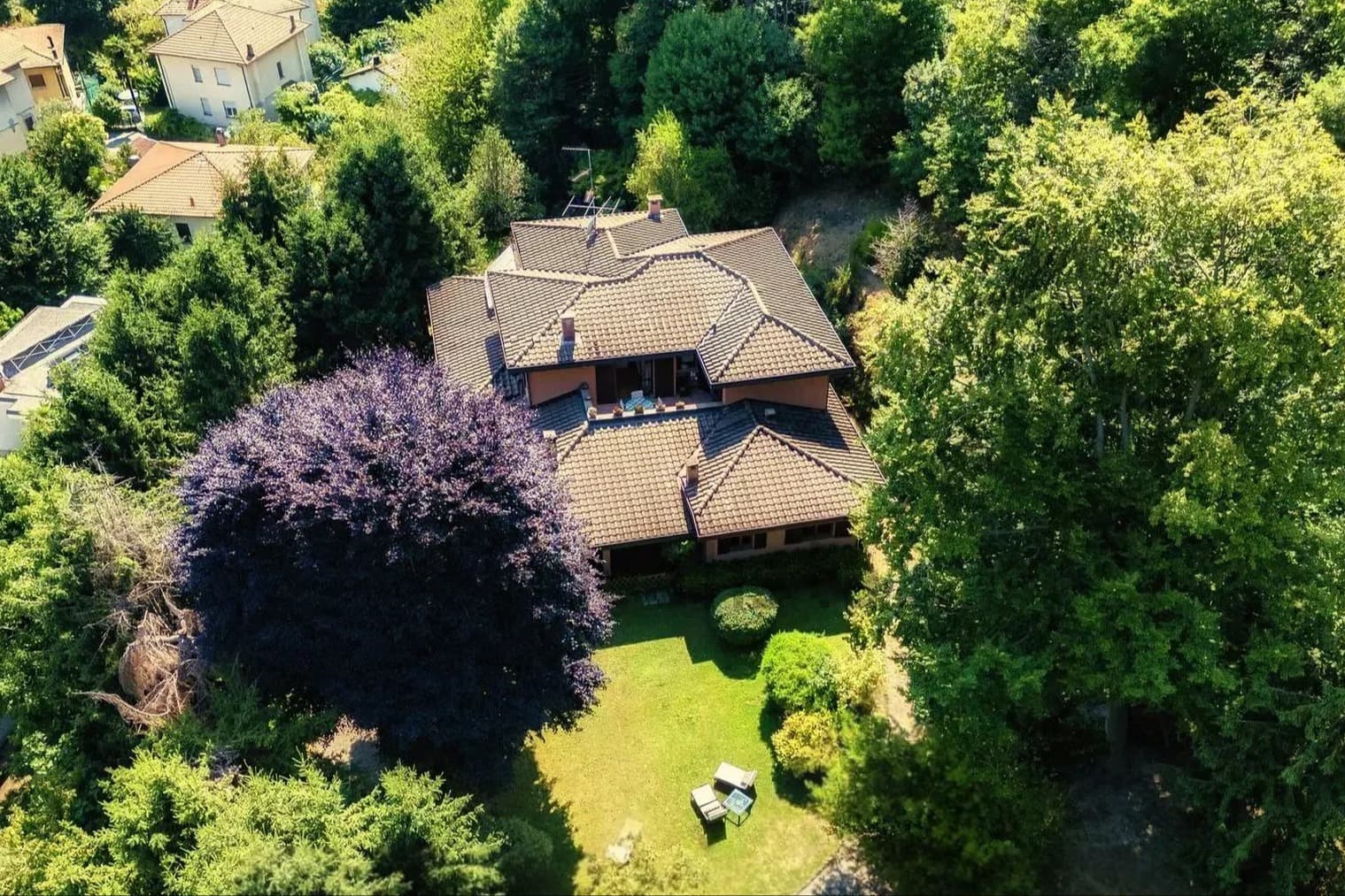 Villa con ampio giardino a Cavallasca, Lago di Como