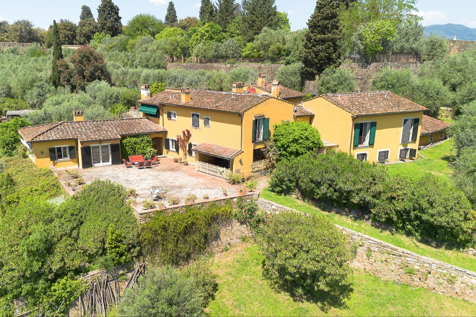 Exclusive Villa Overlooking Florence in Tuscany