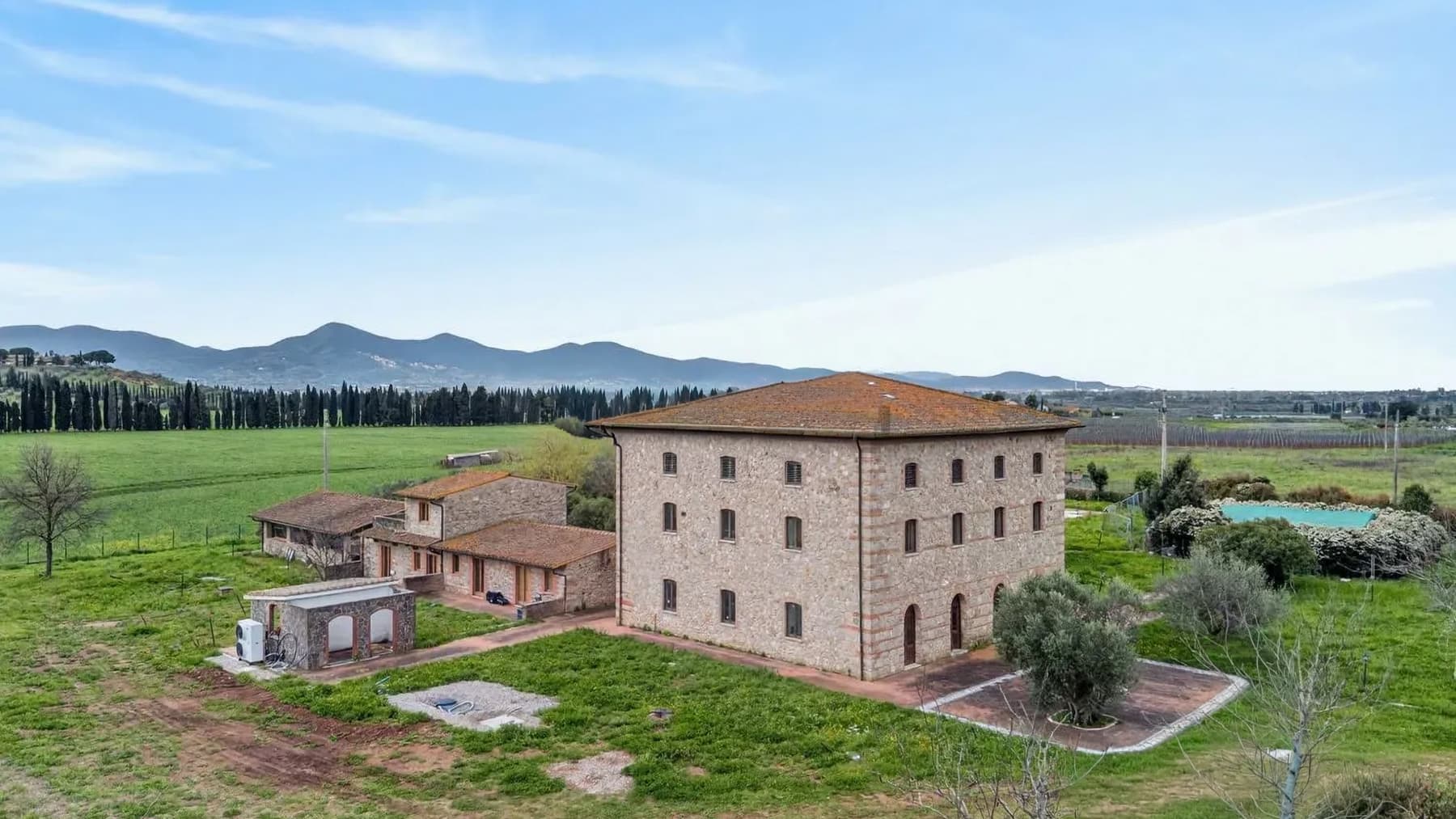 Charming Villa in Cura Nuova, Tuscany