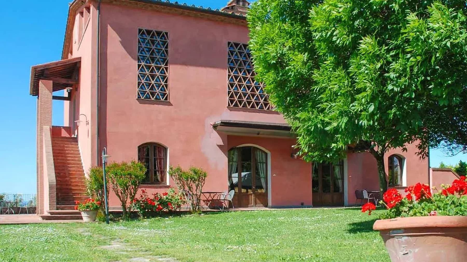 Villa con Piscina e Vigneti a Cerreto Guidi, Toscana
