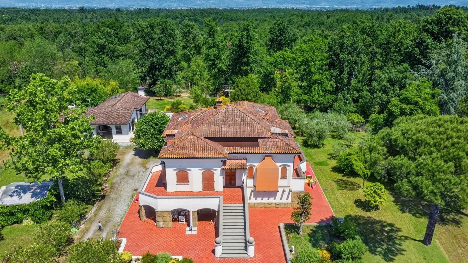 Villa signorile con ampio giardino a Pinete, Toscana