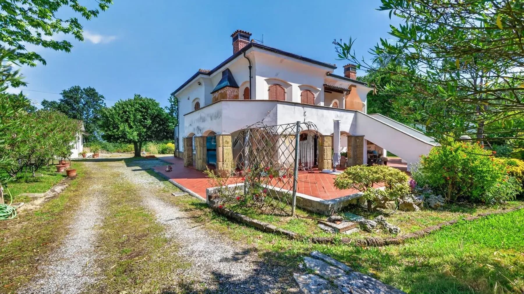 Villa signorile con ampio giardino a Pinete, Toscana