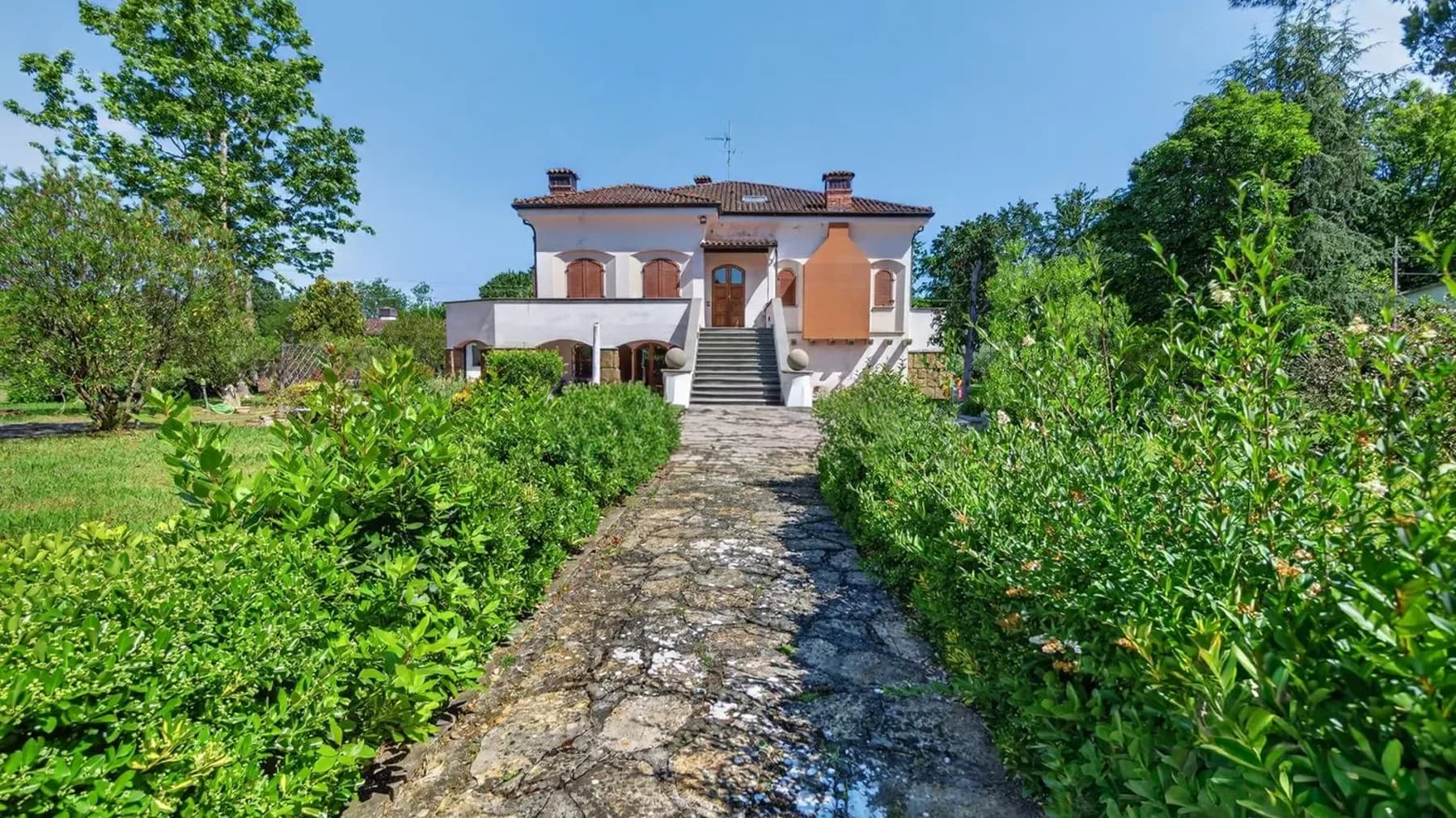 Villa signorile con ampio giardino a Pinete, Toscana