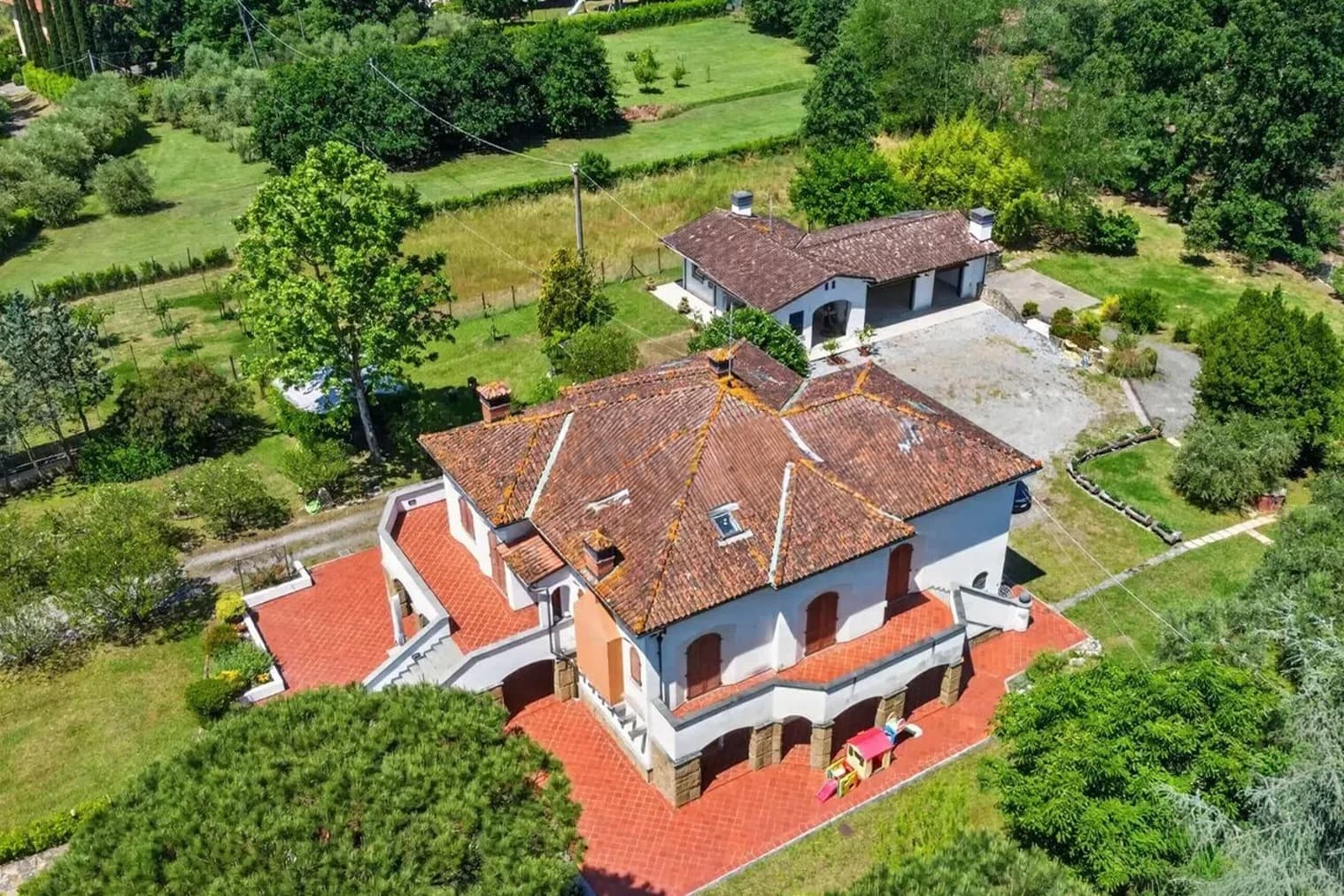 Villa signorile con ampio giardino a Pinete, Toscana