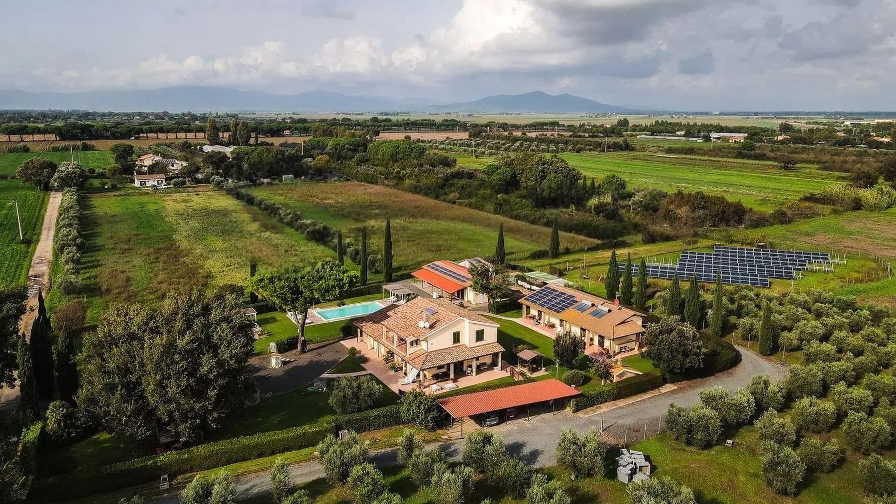Casale con piscina e parco, vicino al mare di Grosseto