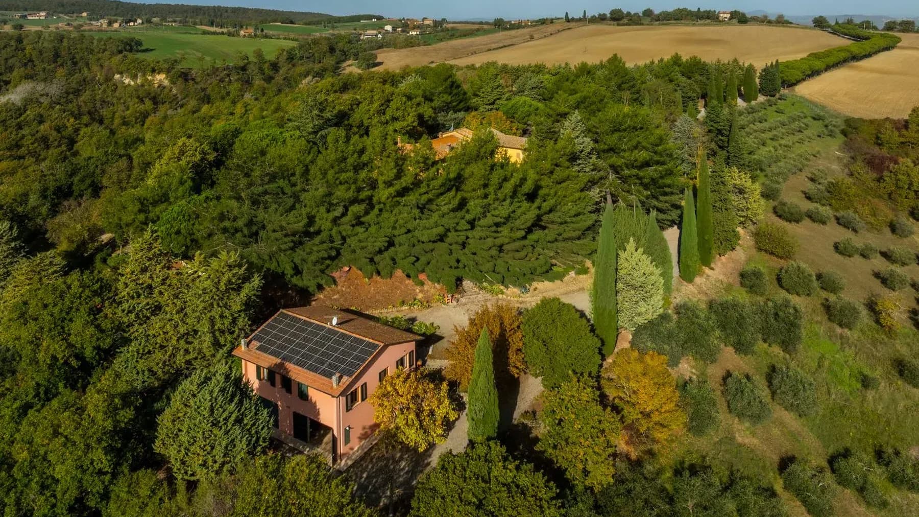 Casale con piscina e 70 ettari a Montepulciano, Toscana