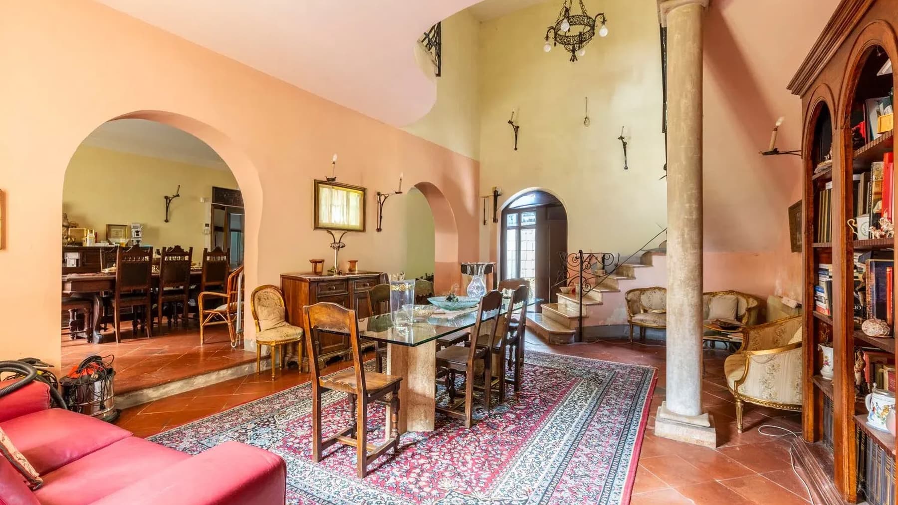 Casale con piscina e 70 ettari a Montepulciano, Toscana