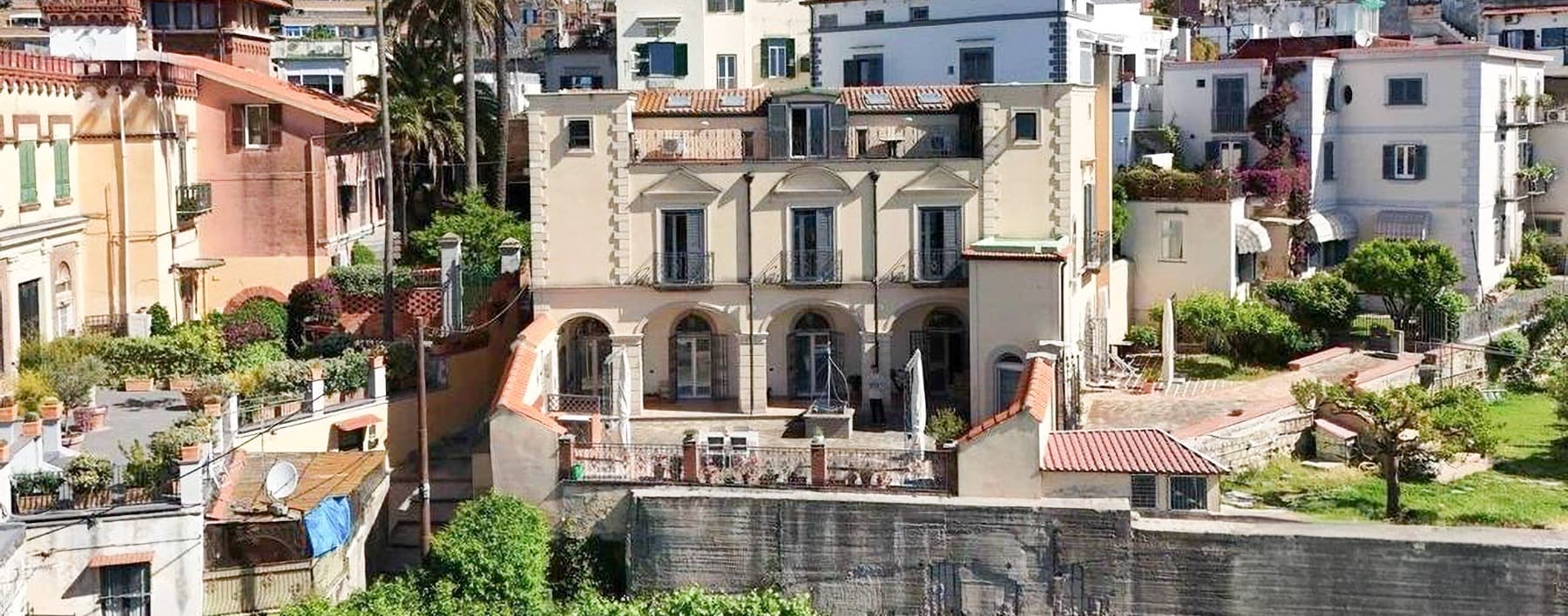 Villa storica a Posillipo con giardino e vista golfo
