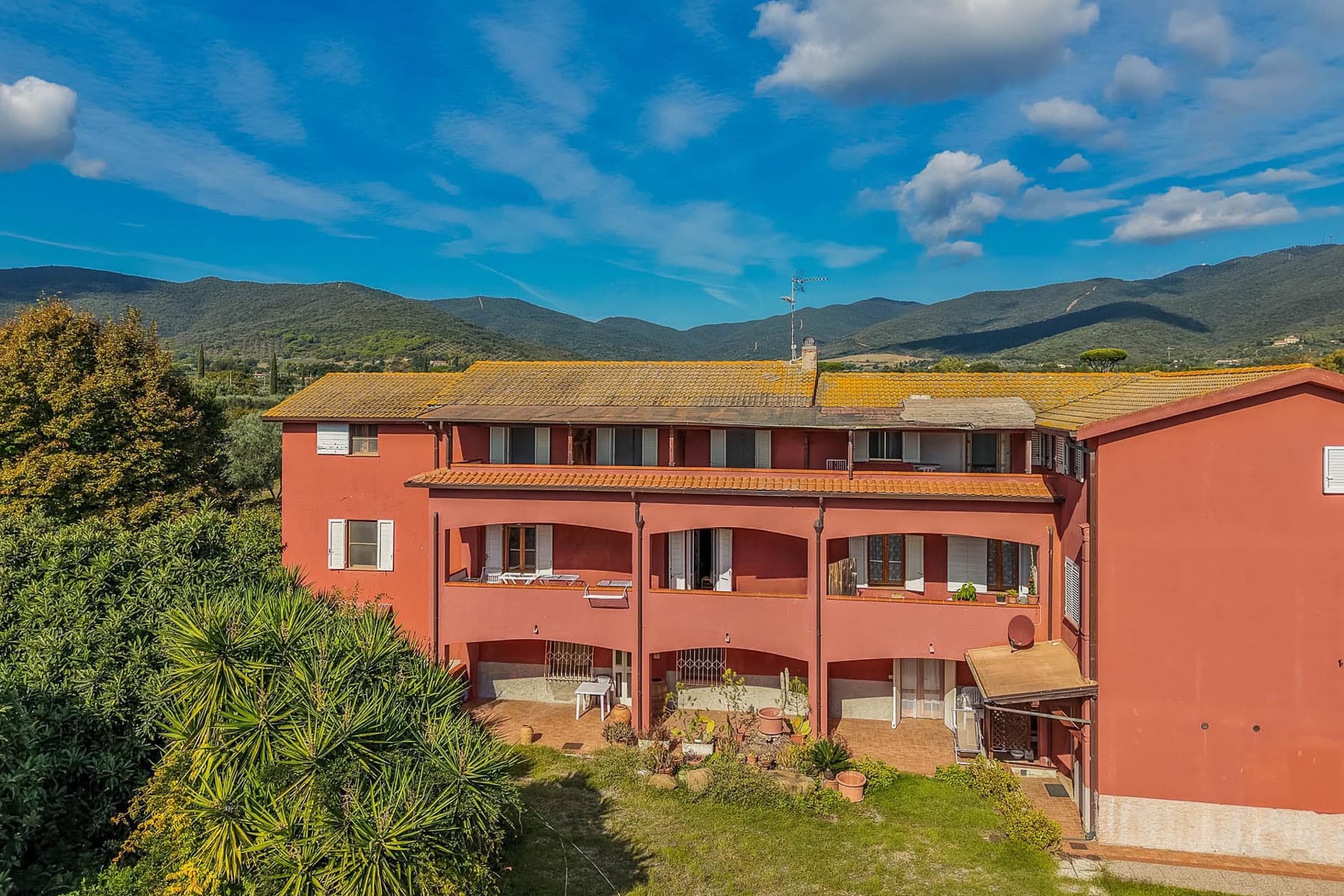 Agritourism Retreat in Scenic Castiglione, Tuscany