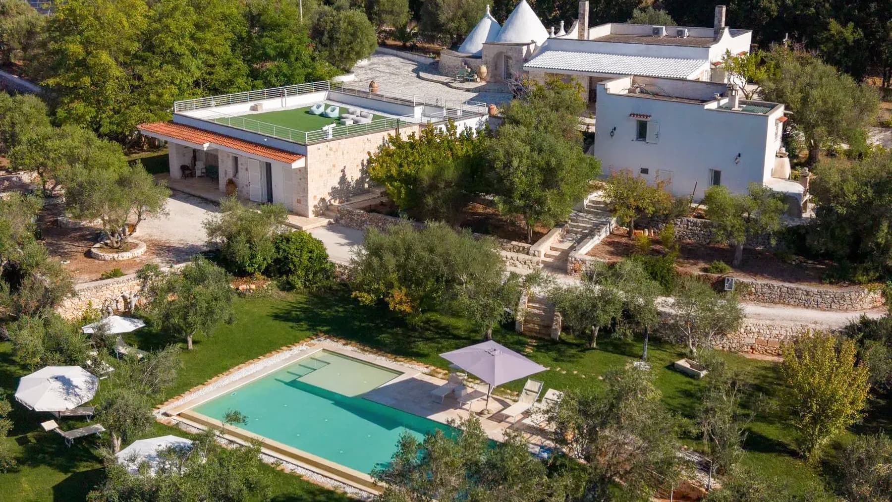 Villa con Trulli e Piscina, panoramica ad Ostuni, Puglia