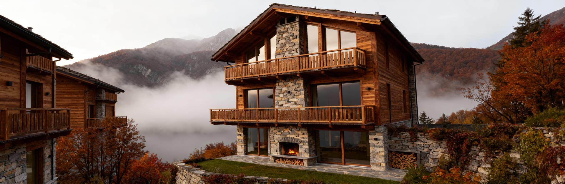 Elegante villa in Puglia, immersa nella nebbia mattutina, con dettagli in legno e vetro, circondata da un paesaggio suggestivo.