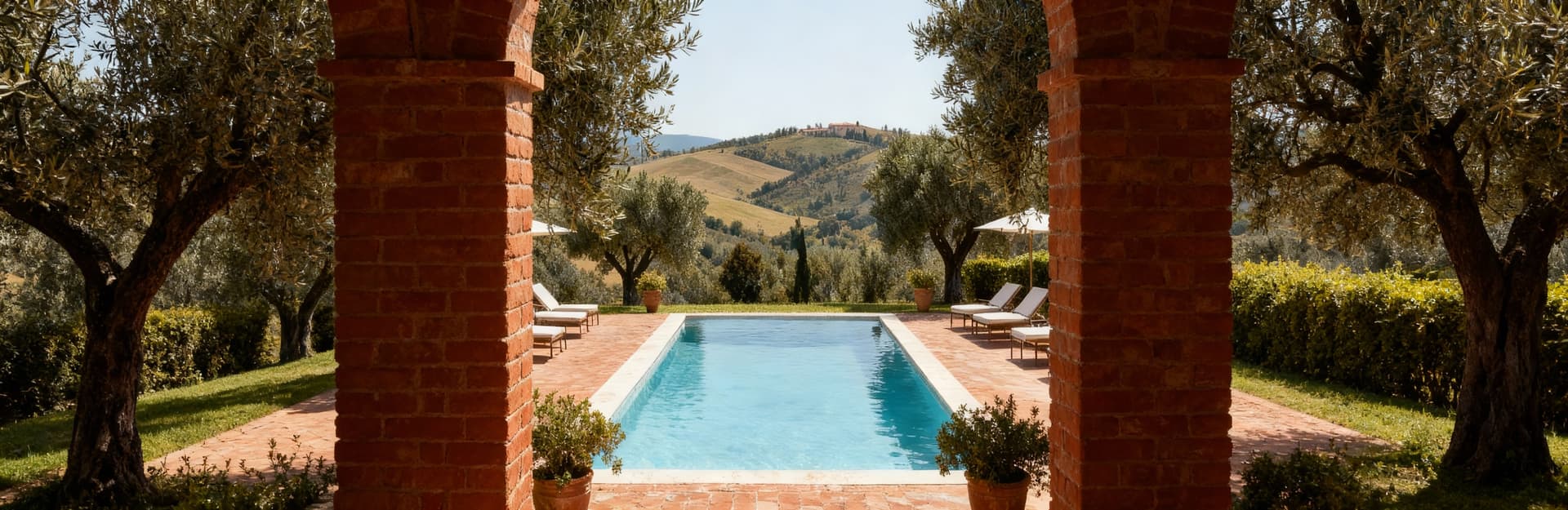 Villa esclusiva in Toscana, Grosseto, con piscina, ulivi e vista panoramica sulla Maremma. Ambiente sereno e naturale.