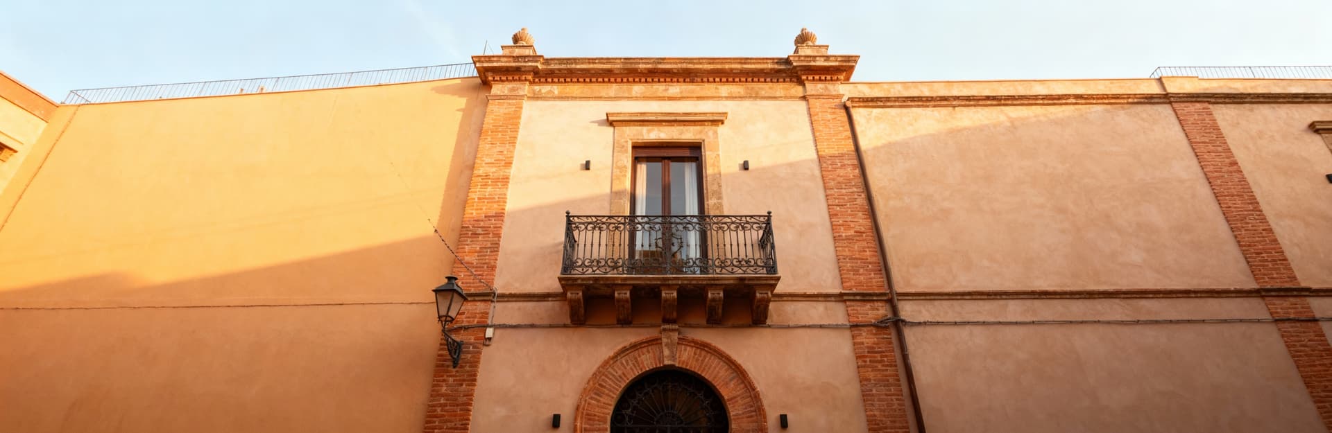 Independent houses for sale in Sicily, showcasing stunning landscapes and rich history, ideal for luxurious living or vacation homes.