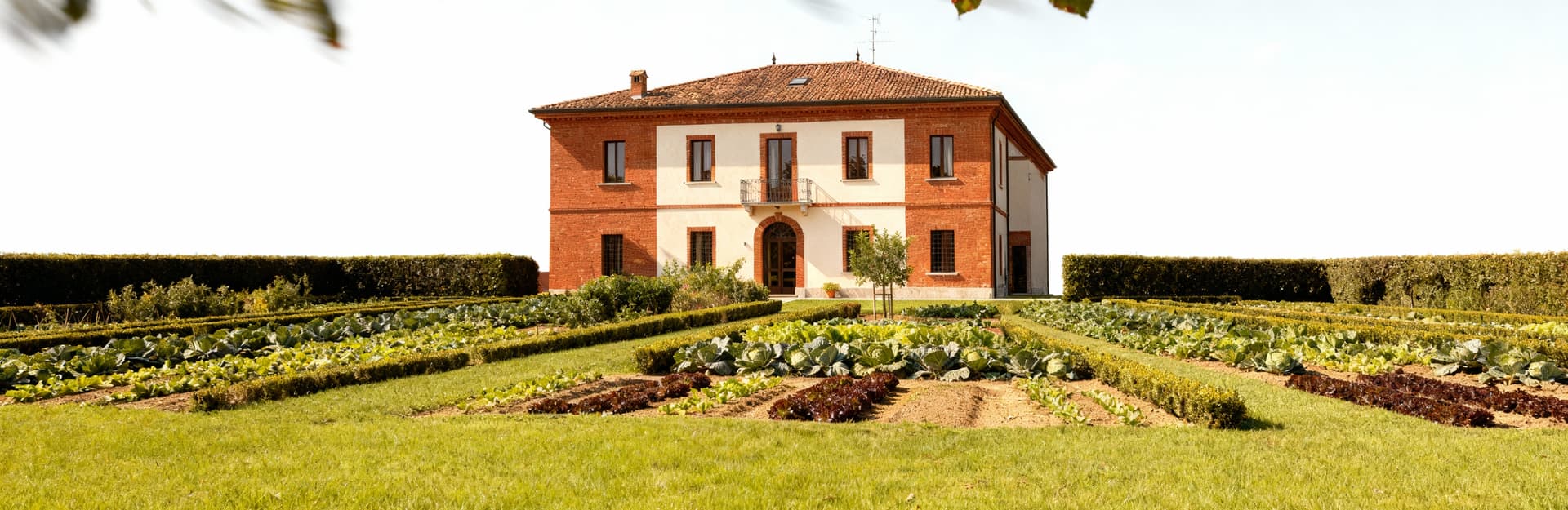 City properties for sale in Modena, renowned for its balsamic vinegar, Ferrari, and historic UNESCO-listed Duomo.