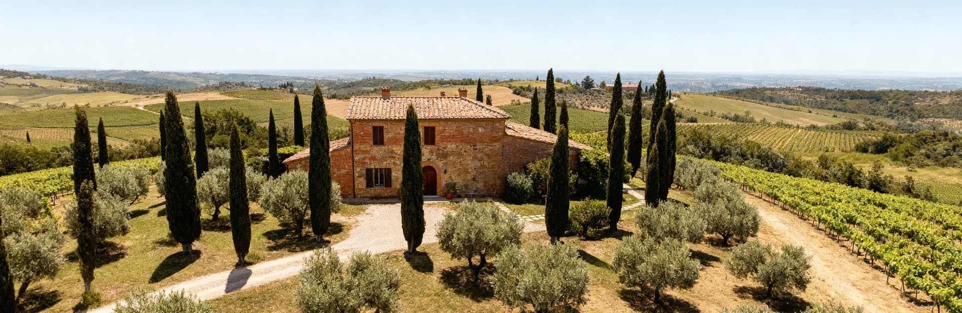 Case indipendenti in vendita in Toscana, Prato: rustico a vista immerso in uliveti e vigneti, circondato da una natura tranquilla.