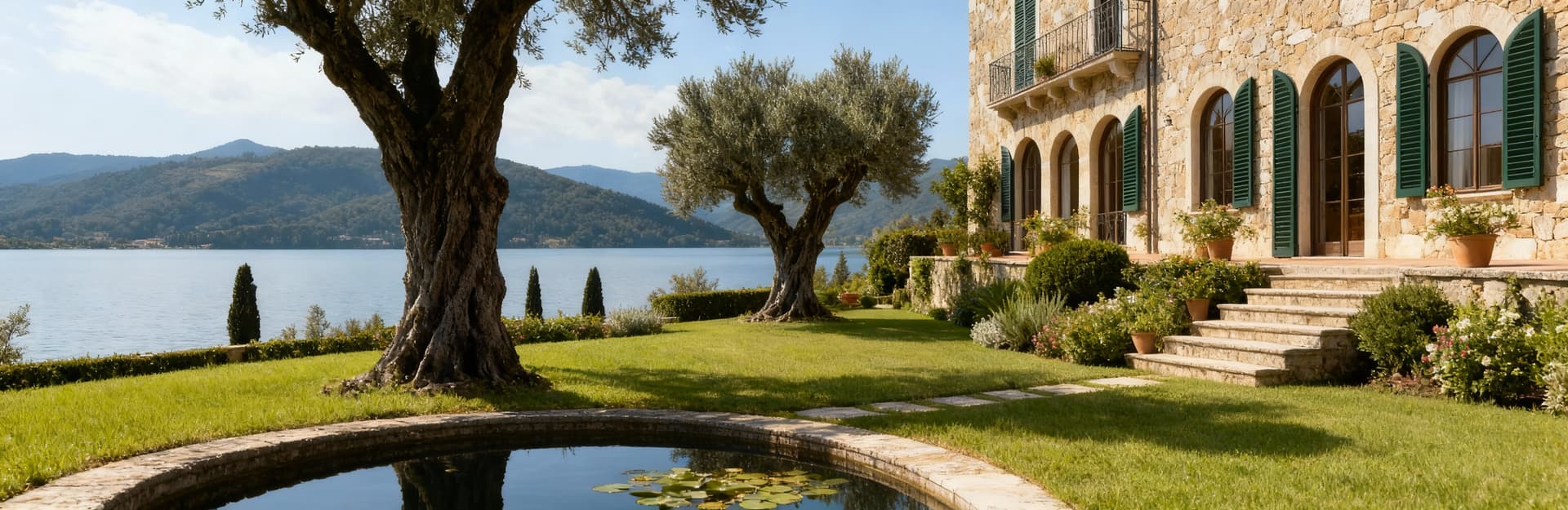 Elegant palaces for sale in Città, Umbria, showcasing historic architecture and breathtaking landscapes in a vibrant community.