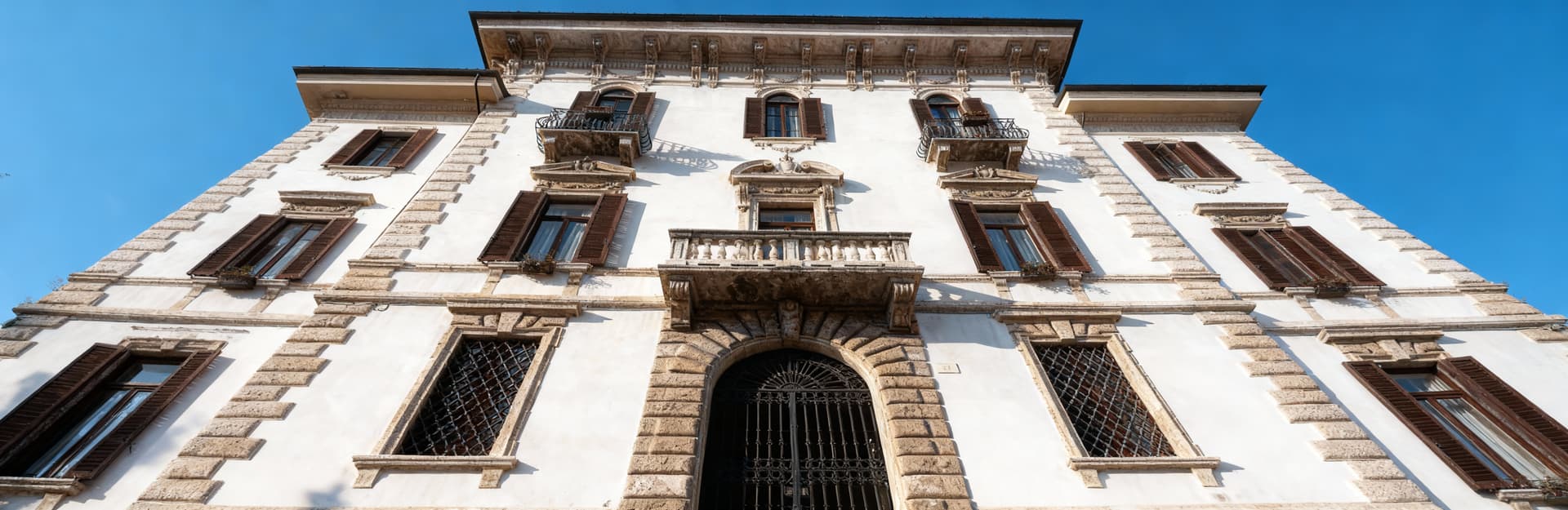 Elegant villas for sale in the tranquil Umbrian countryside, surrounded by stunning landscapes and rich cultural heritage.