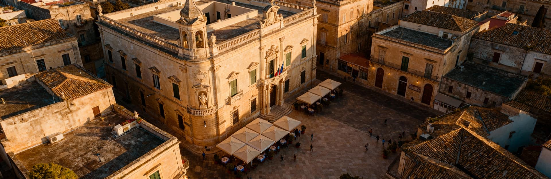 Elegant buildings for sale in Lecce's Città area, showcasing rich baroque heritage and stunning coastal views.