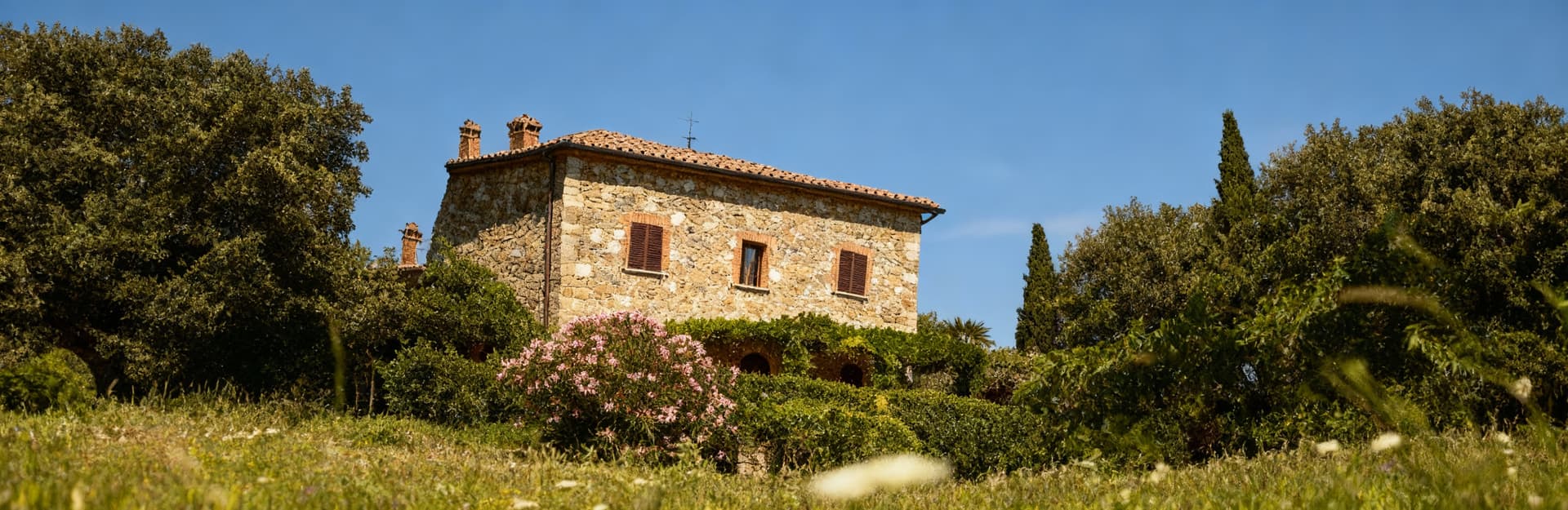 Luxurious villas for sale in Lucca, Tuscany, featuring stunning sea views and rich cultural heritage near Versilia beaches.