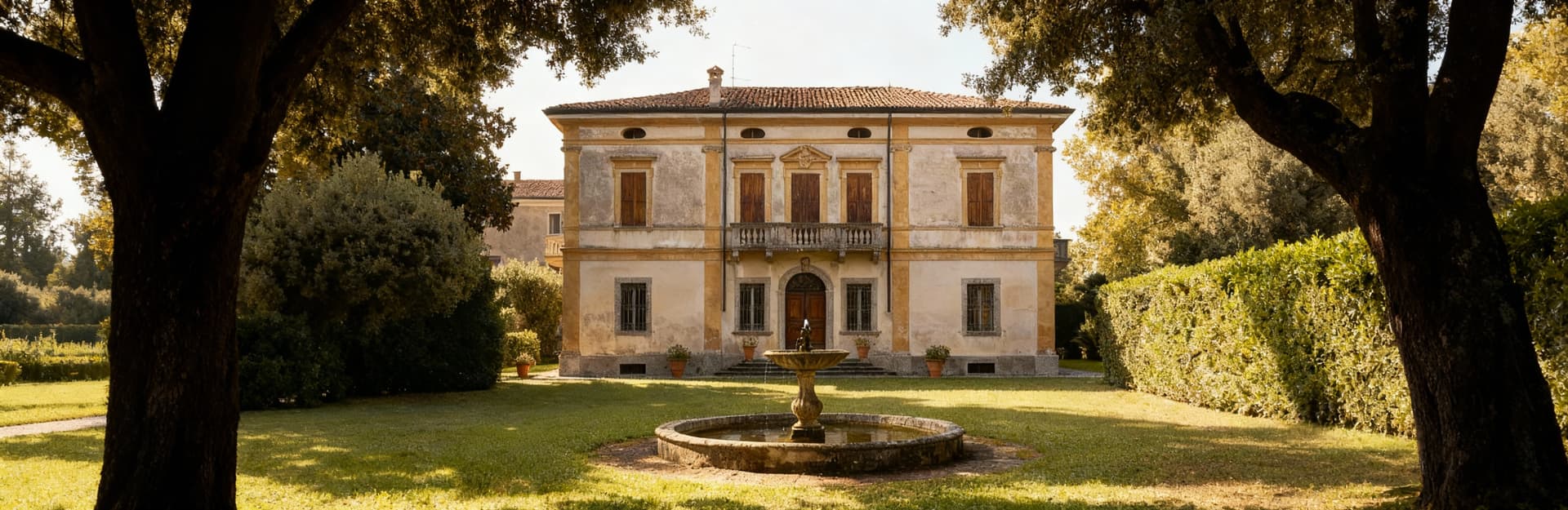 Stunning villas for sale in Prato's city center, showcasing Tuscany's beautiful landscapes and rich architectural heritage.