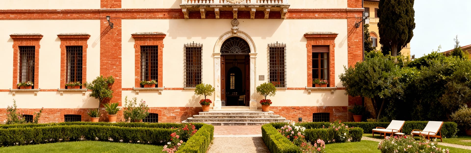 Charming villas for sale in the picturesque Siena countryside, surrounded by vineyards and serene landscapes.