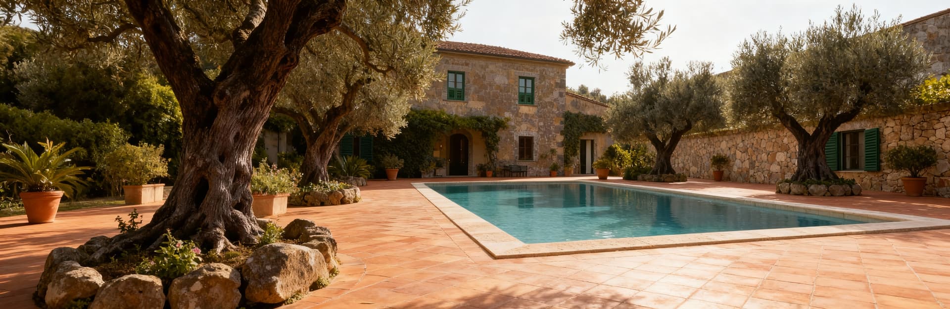 Stunning villas for sale in Vicenza's countryside, surrounded by picturesque landscapes, vineyards, and historic charm.