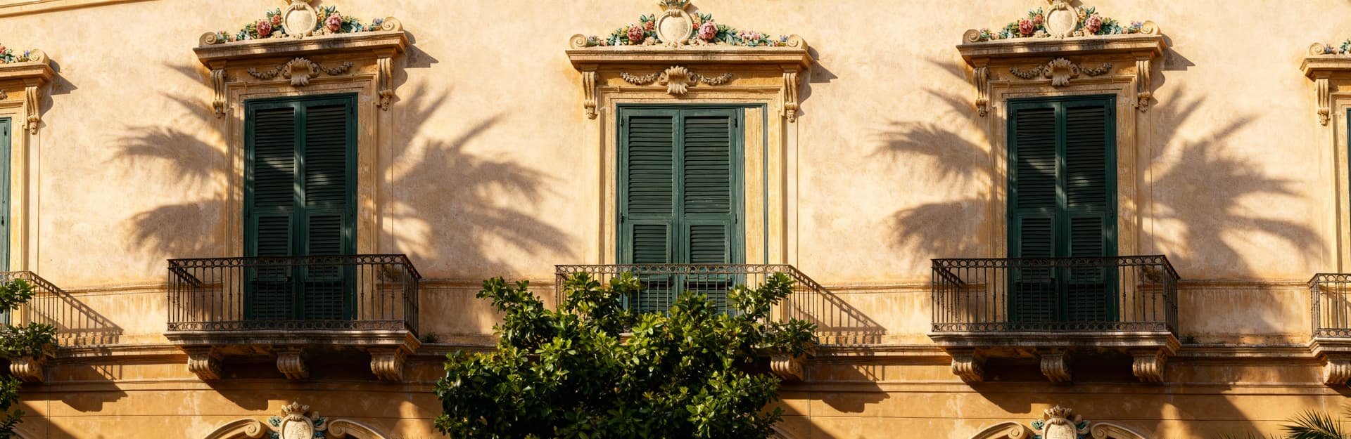 Independent houses for sale in Enna, Sicily, showcasing stunning architecture amidst breathtaking landscapes and rich history.