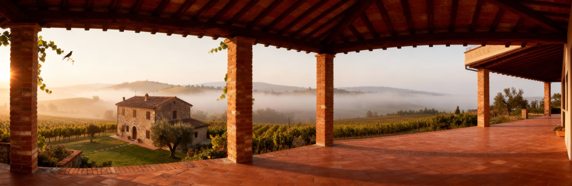 Rustico in pietra a Macerata, circondato da colline e vigneti, avvolto da nebbia mattutina e dettagli in legno e cotto.