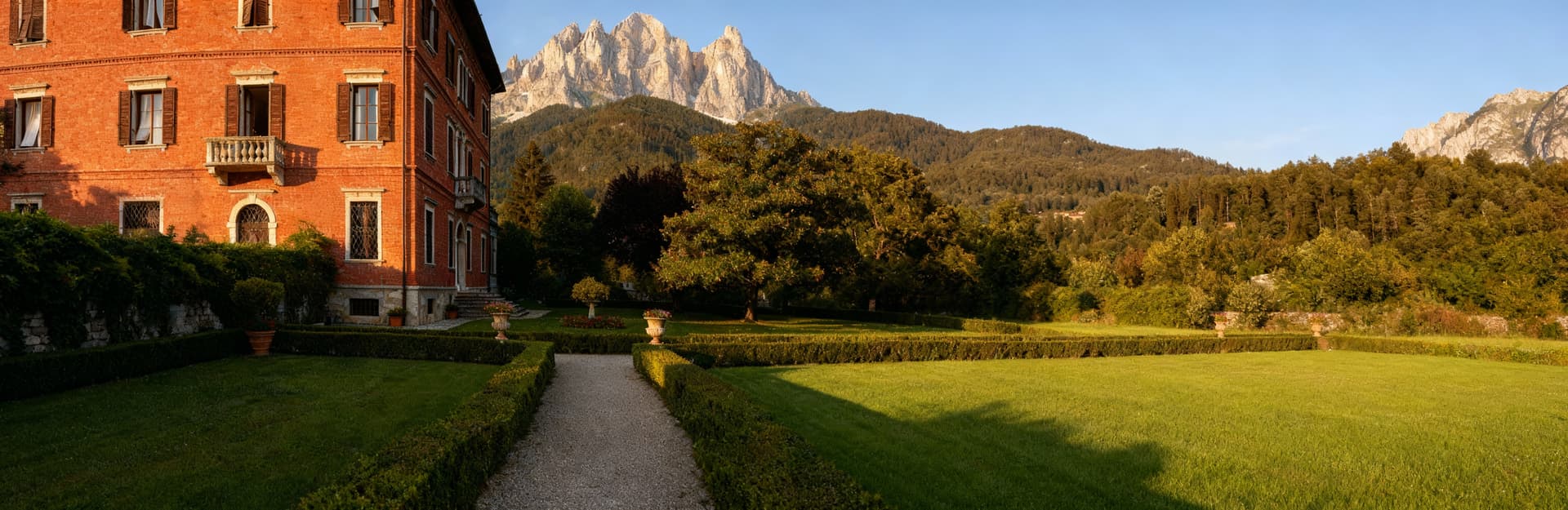 Elegant apartments for sale in Padova, Veneto, showcasing charming architecture and stunning historic landscapes.