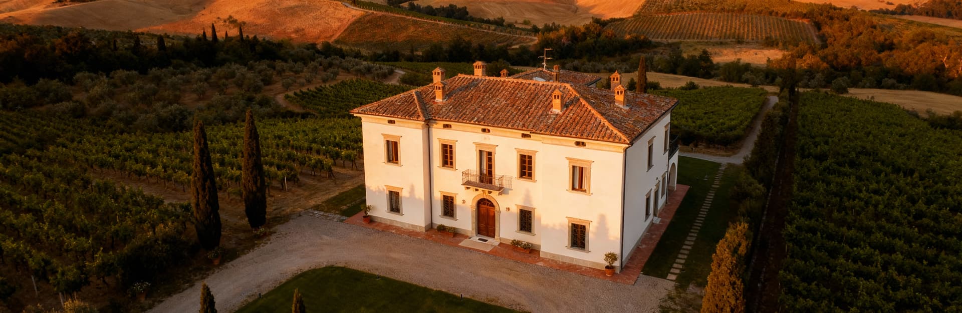 Charming rustic homes for sale in Ancona's countryside, surrounded by stunning hills and scenic landscapes, perfect for nature lovers.