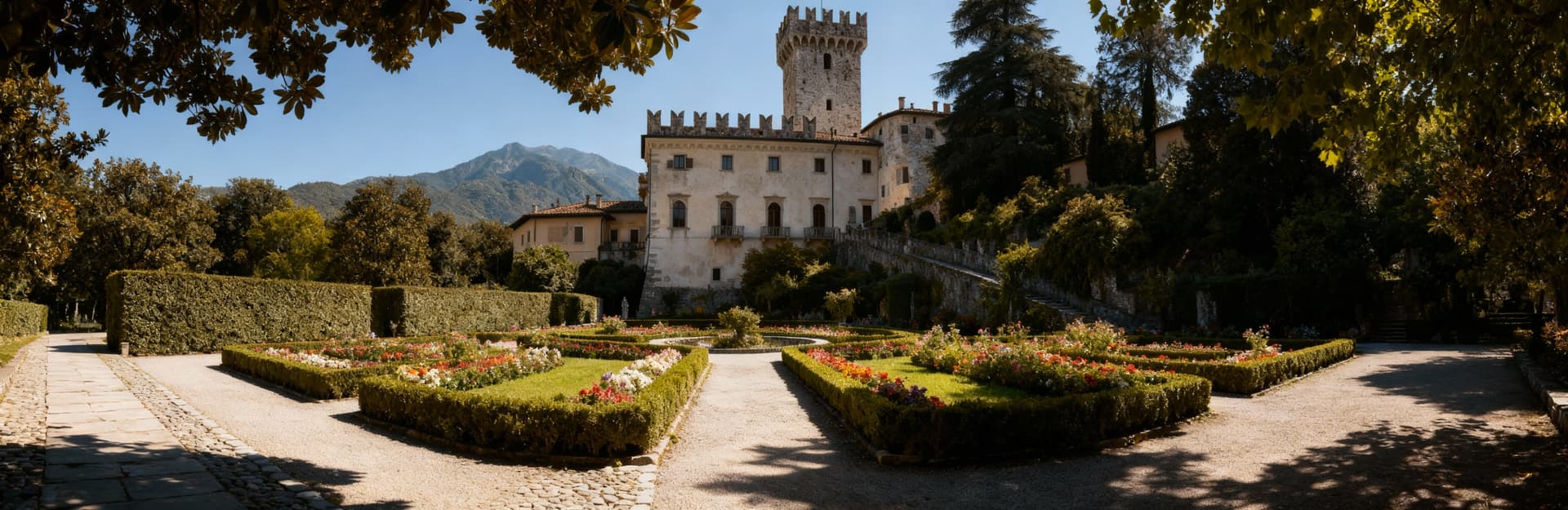 Elegant villas for sale in the Città area of Como, Lombardia, showcasing stunning lake views and rich historical heritage.