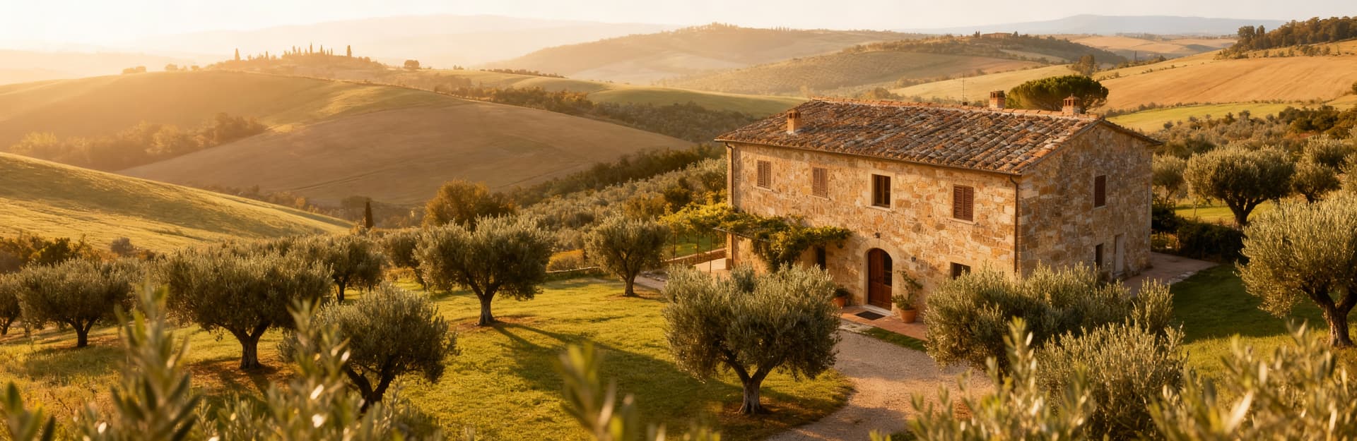 Rustic villas for sale in Grosseto, Tuscany, overlooking the stunning Tyrrhenian Sea and surrounded by picturesque landscapes.