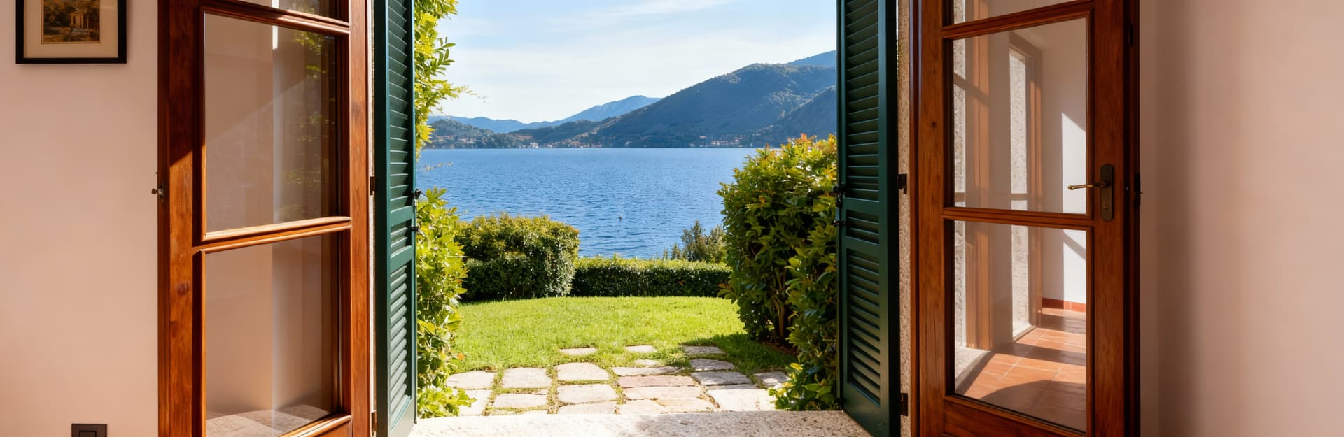 Stunning independent houses for sale in the Lake District of Lombardy, surrounded by nature and breathtaking landscapes.
