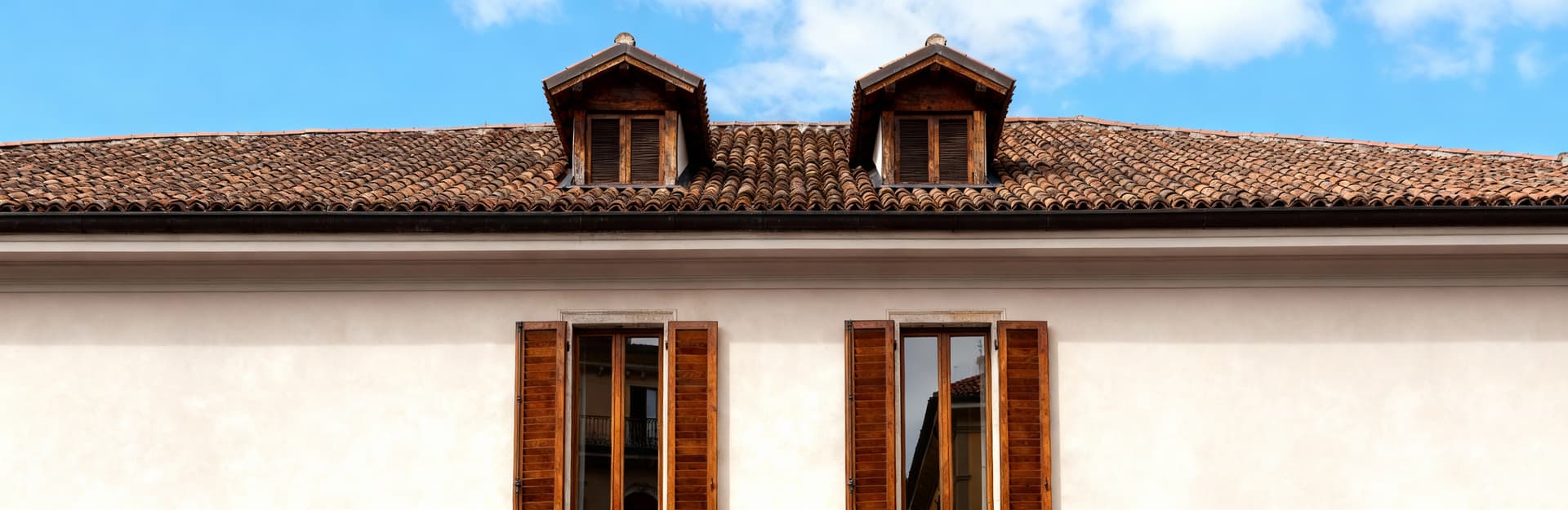 Houses for sale in Brescia, Lombardy, surrounded by stunning landscapes and rich in historical and cultural heritage.