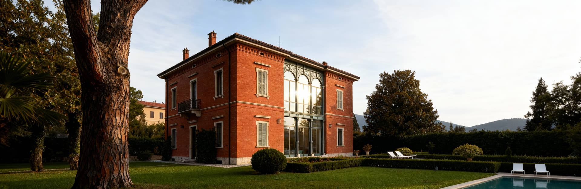 Charming townhouses for sale in Rome, offering modern comfort and traditional architecture, perfect for families or professionals.