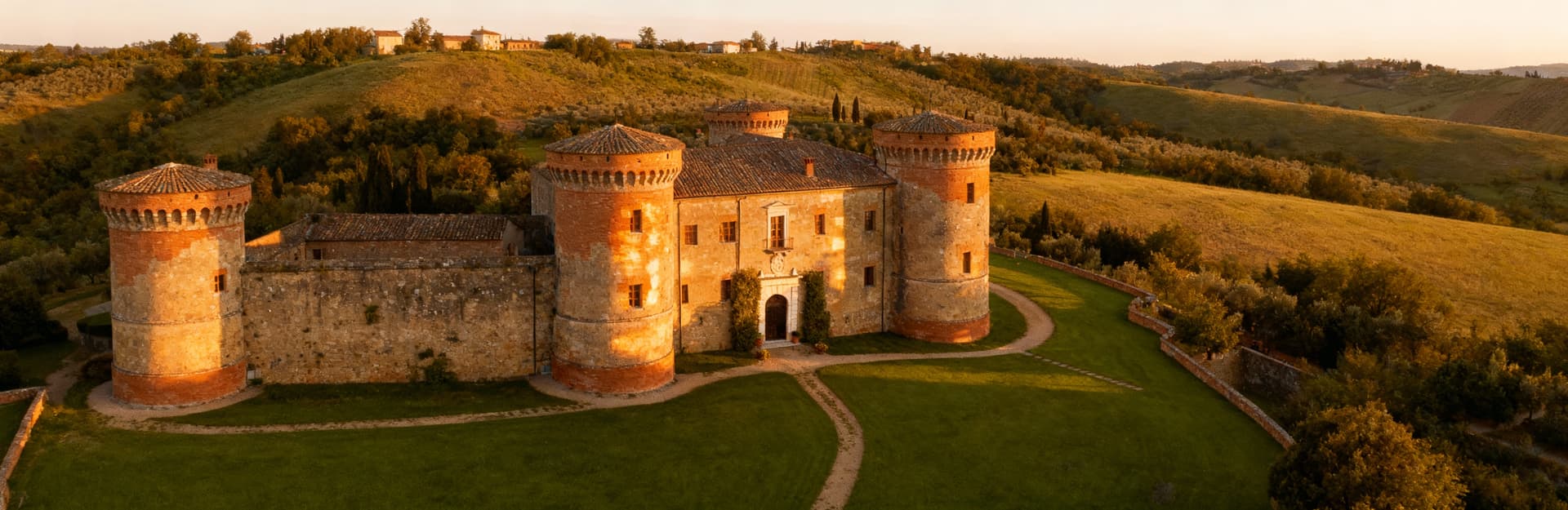 Charming sea-view apartments for sale in Santa Margherita Ligure, a stunning location on the Ligurian Riviera.