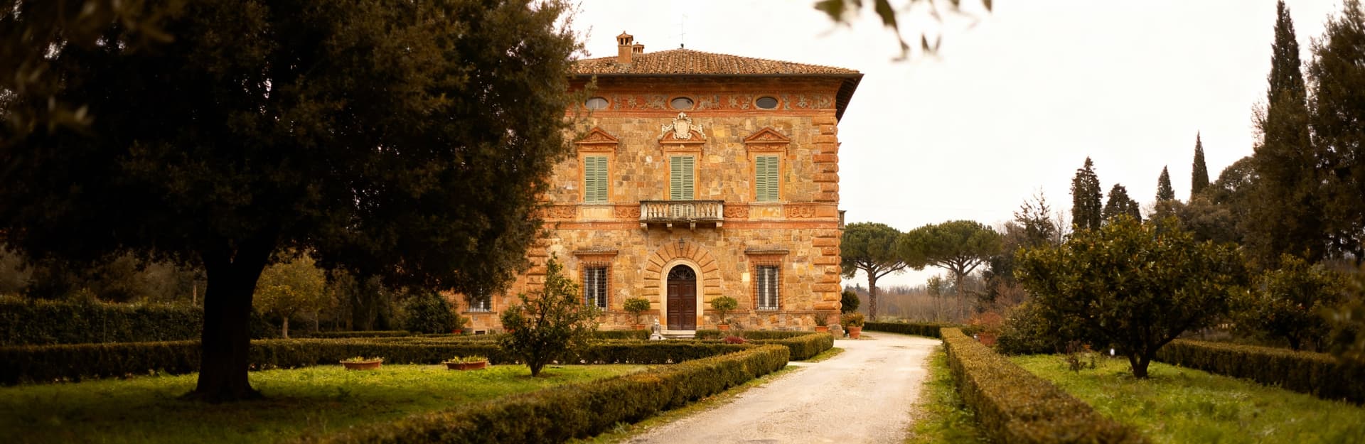 Elegant home portions for sale in Sardinia, just steps from the sea, perfect for those seeking privacy and family-friendly spaces.