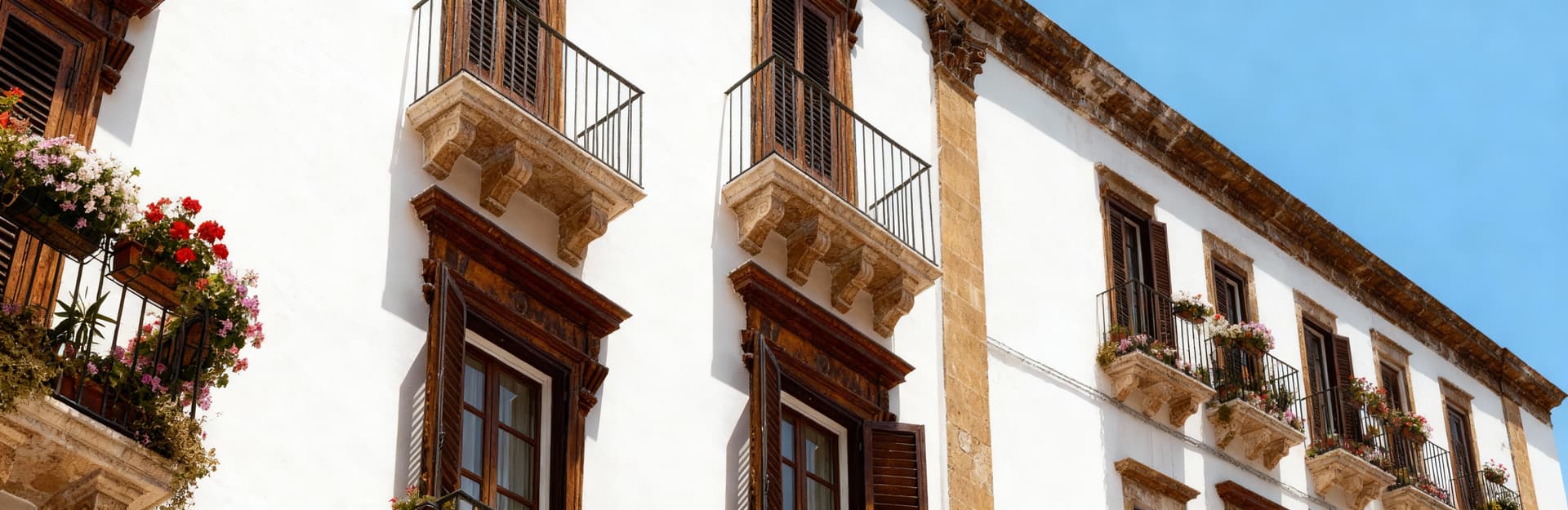 Independent houses for sale in the heart of Bari, blending historic charm with modern comfort and private spaciousness.