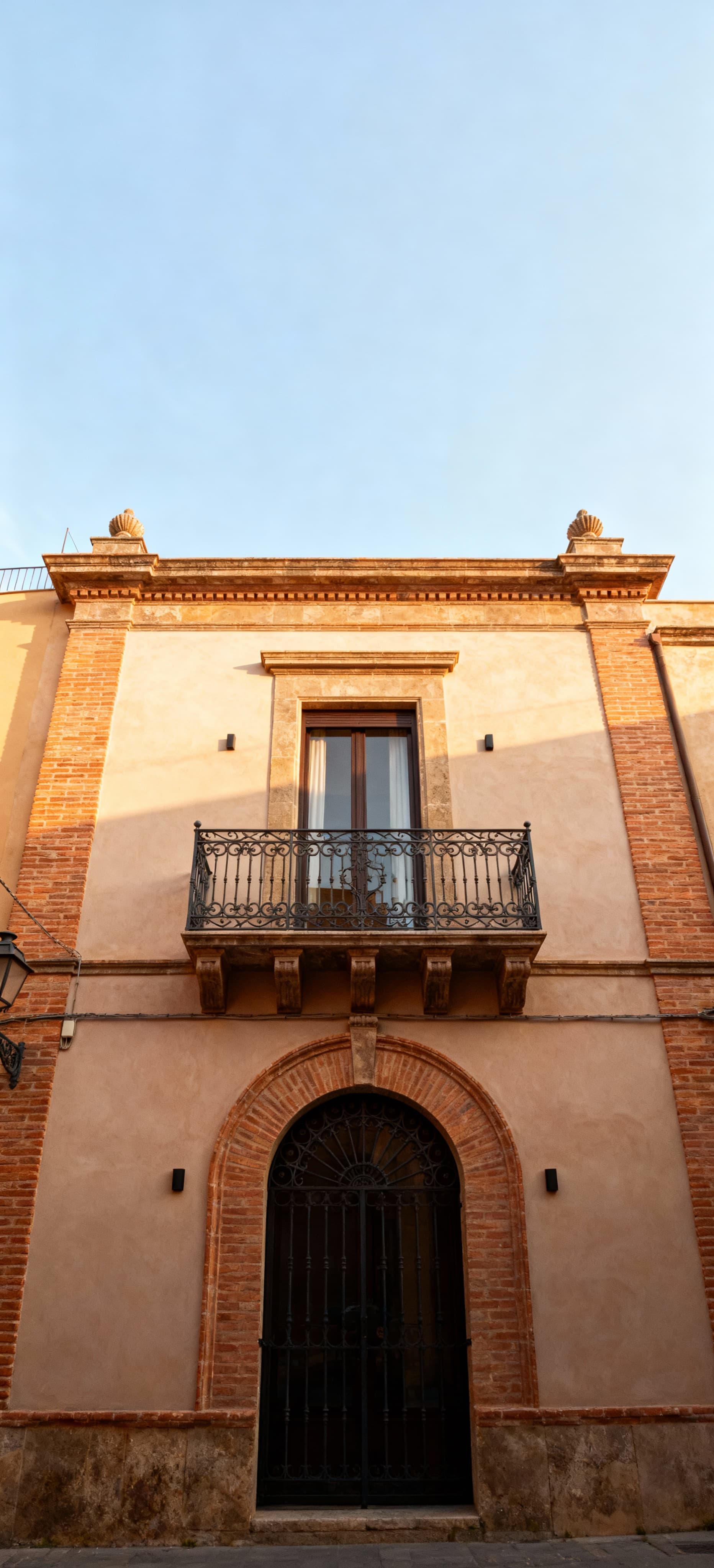 Independent houses for sale in Sicily, showcasing stunning landscapes and rich history, ideal for luxurious living or vacation homes.