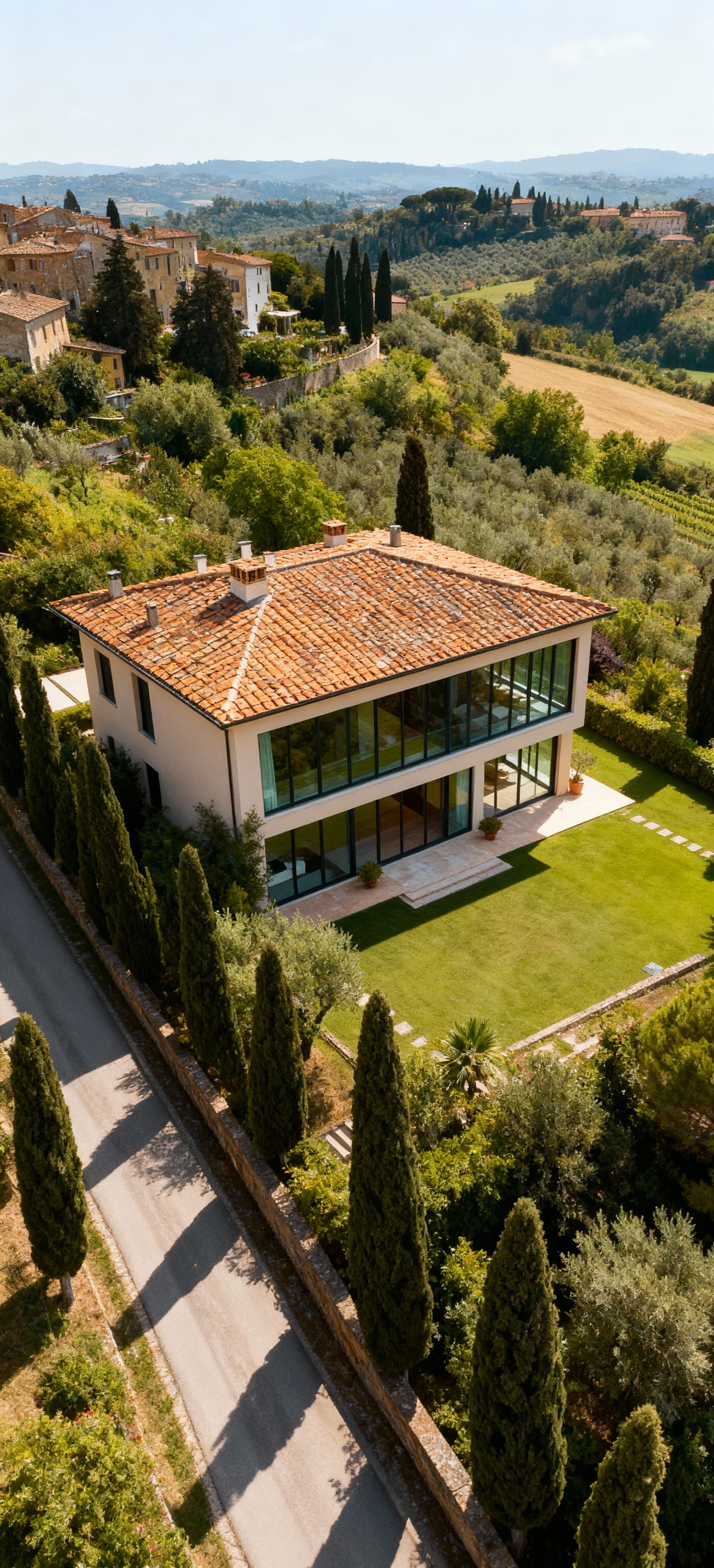 Luxury real estate for sale in Chianti, Tuscany, featuring elegant villas, historical residences, and stunning landscapes.