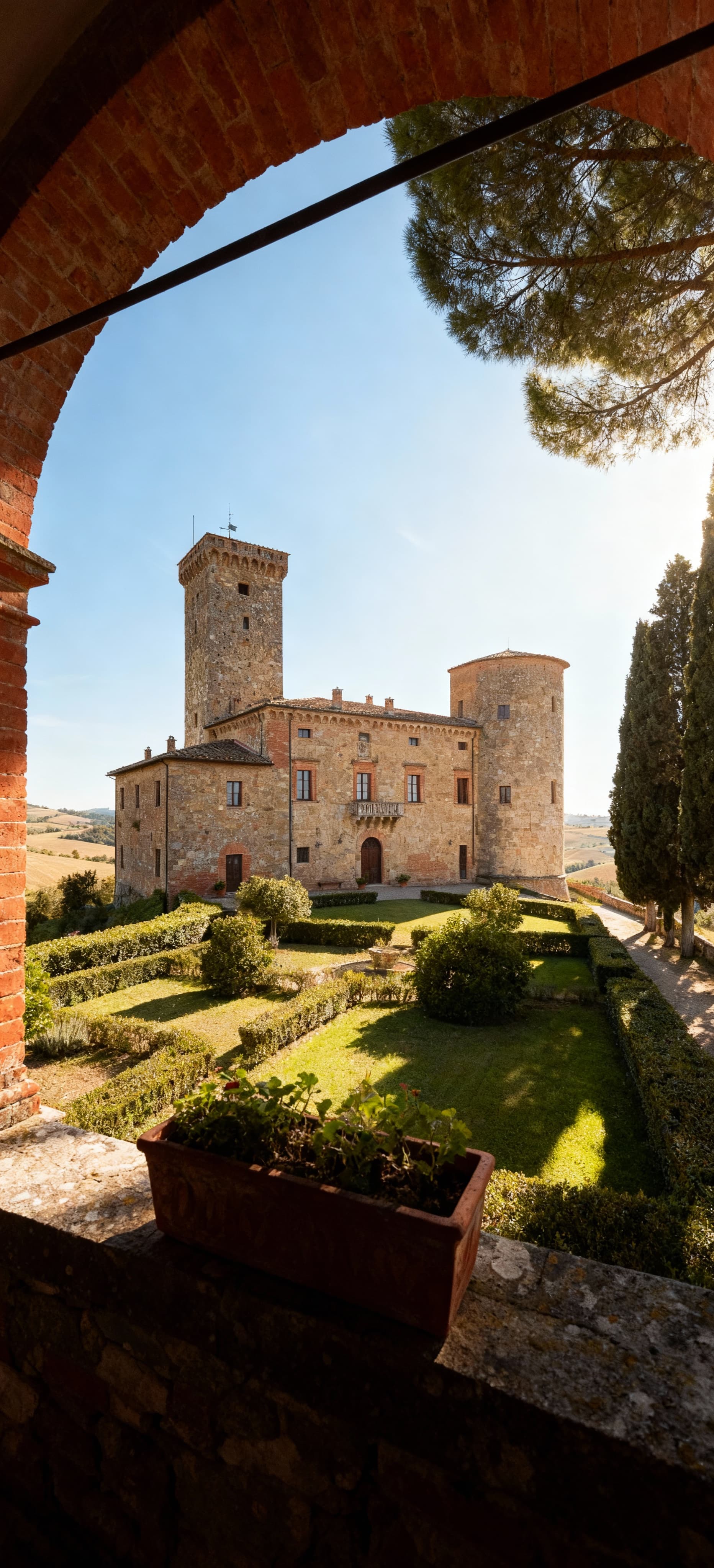 Luxury properties for sale in the Tuscan countryside near Siena, showcasing stunning landscapes and elegant residences.