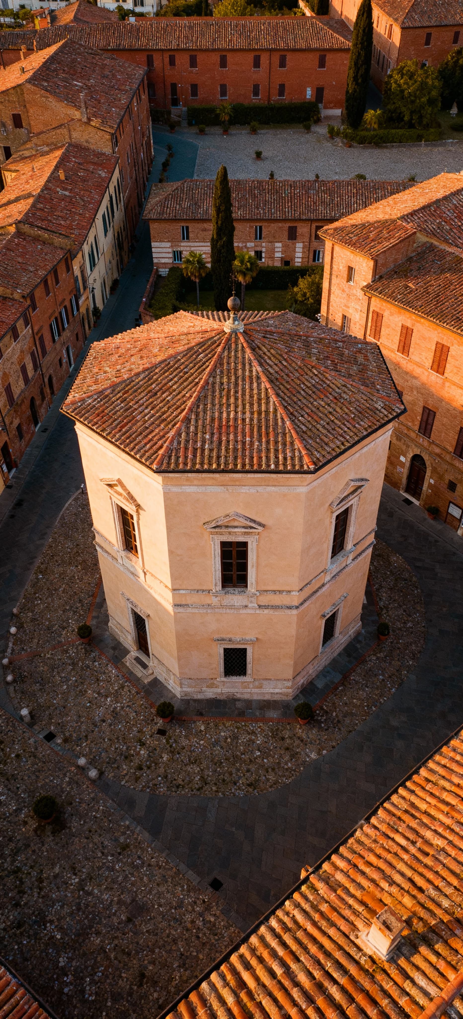Luxury properties for sale in Siena, Tuscany, featuring elegant villas, historic castles, and stunning views in an exclusive area.