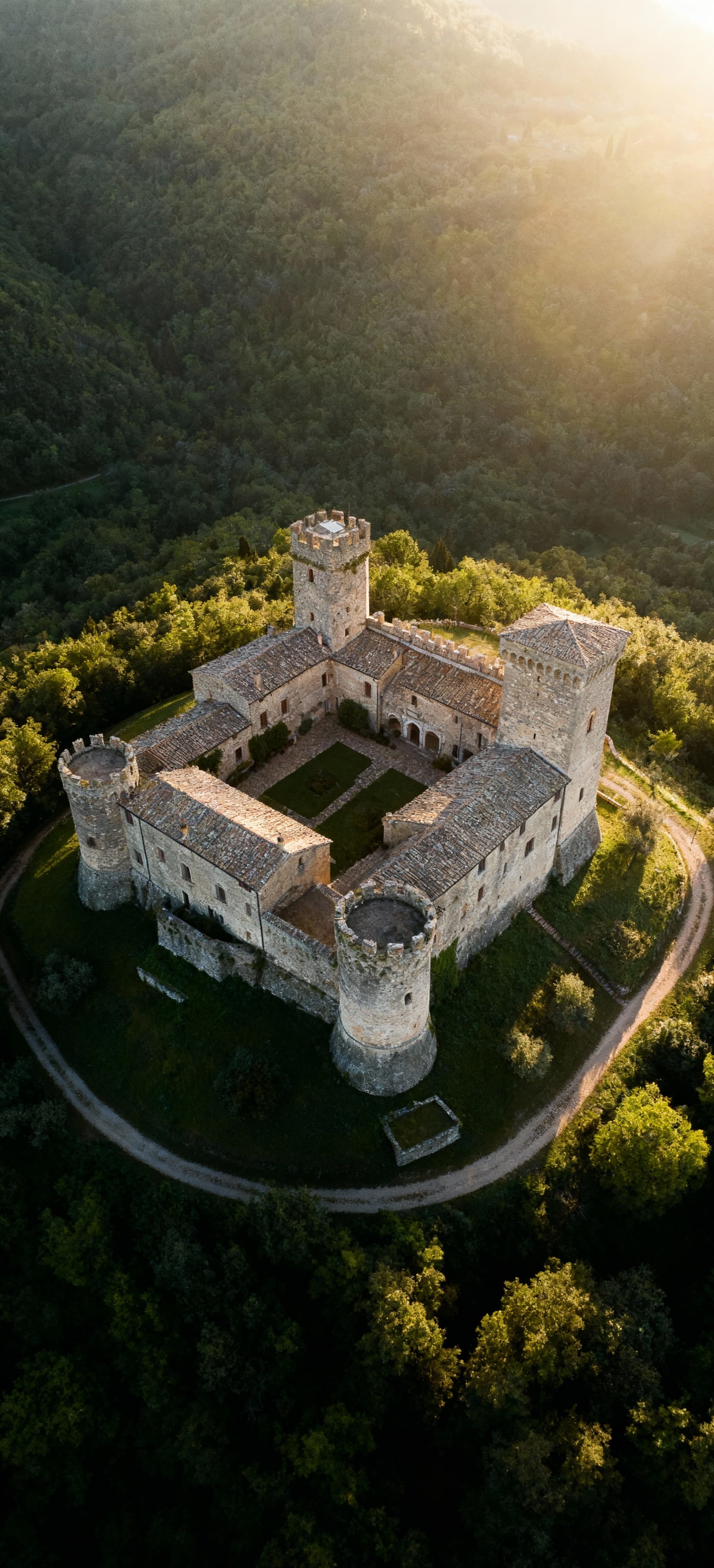 Luxury villas for sale in Lazio's Città area, featuring stunning landscapes and rich cultural heritage.