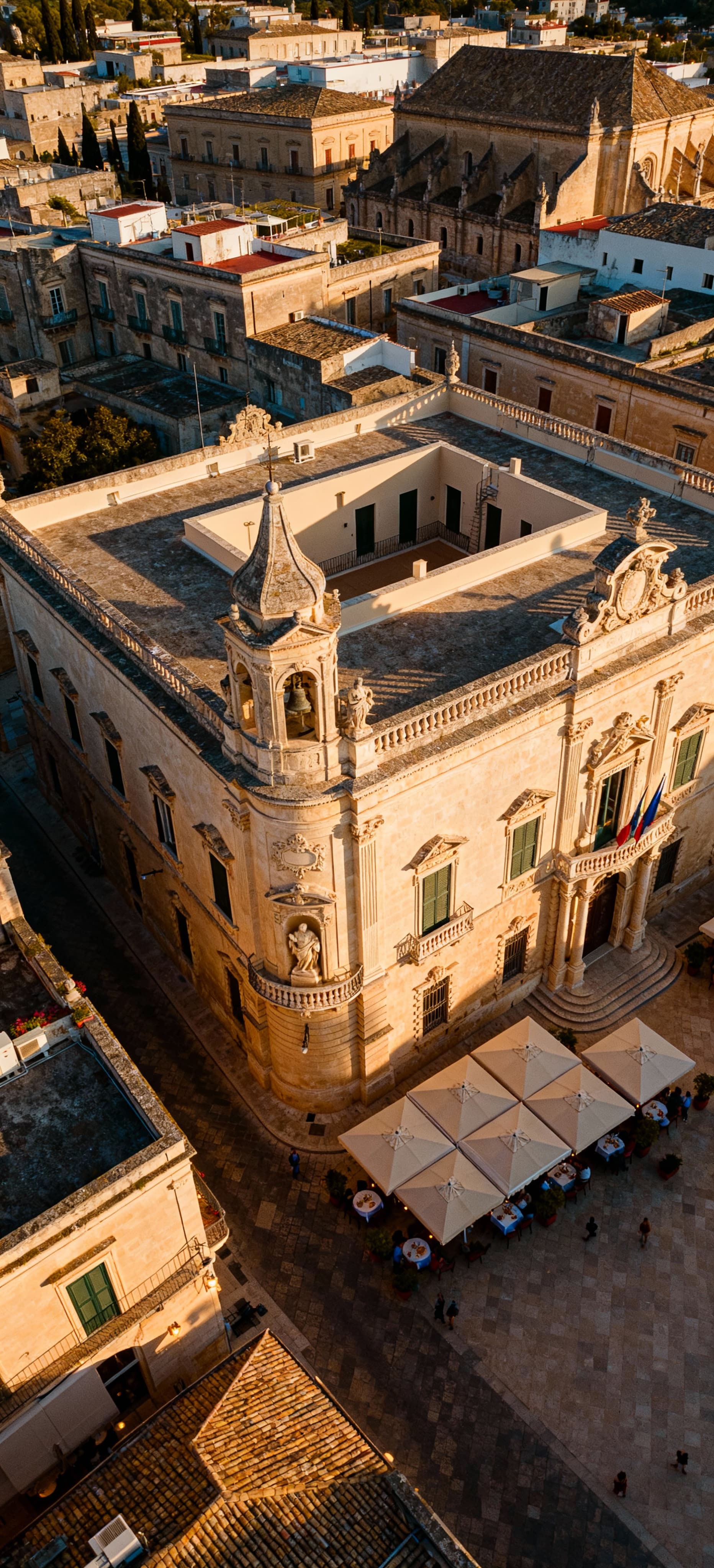 Elegant buildings for sale in Lecce's Città area, showcasing rich baroque heritage and stunning coastal views.