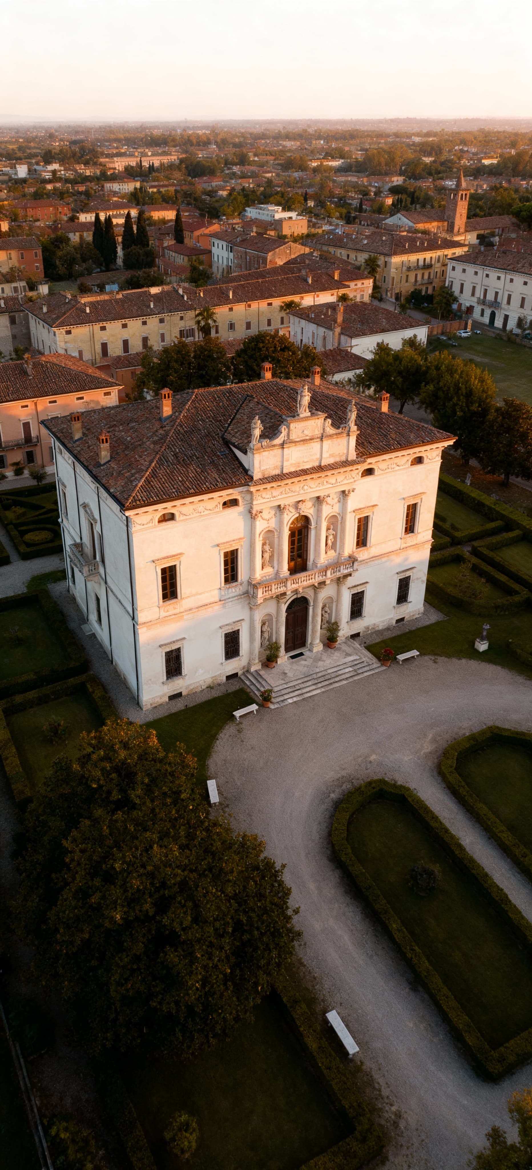 Charming villas for sale in Mantova's countryside, surrounded by breathtaking landscapes and rich cultural heritage.