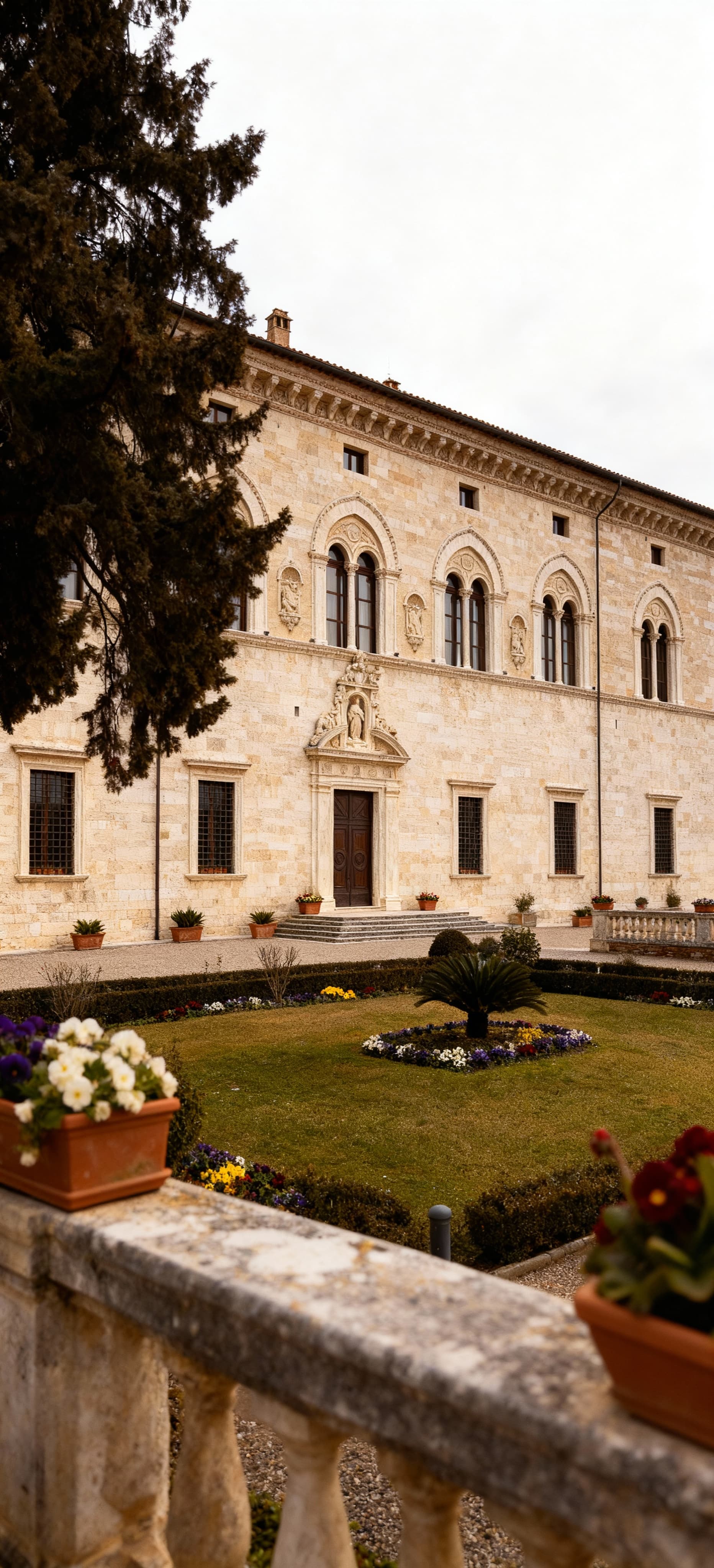 Rustic properties and farmhouses for sale in the picturesque countryside near Perugia, Umbria, showcasing beautiful landscapes.